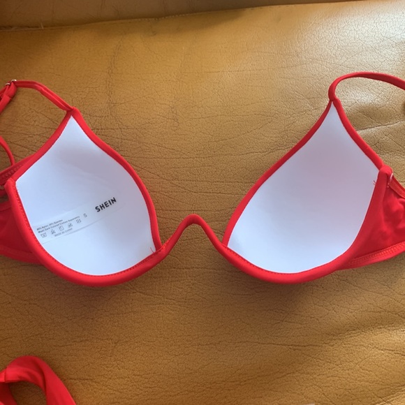 Bikinis - Picture 14 of 16